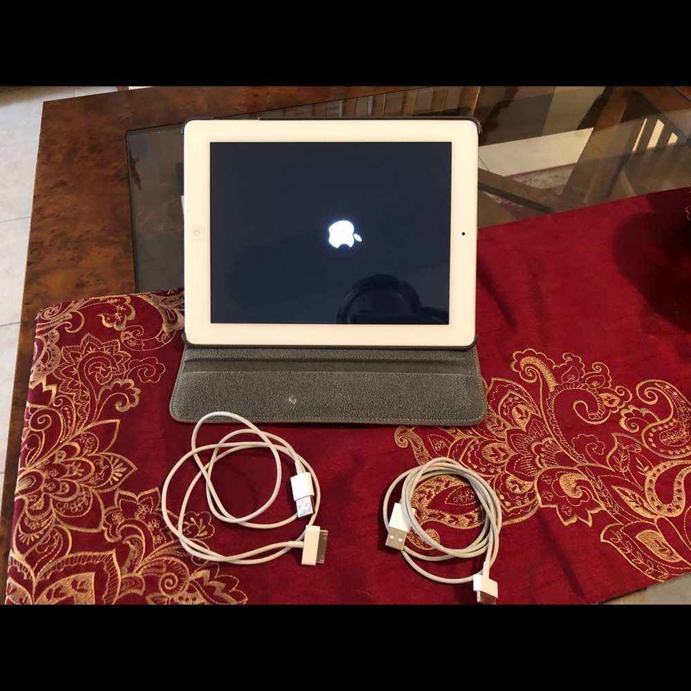 Ipad 2nd Generation. Great Condition! - image 6